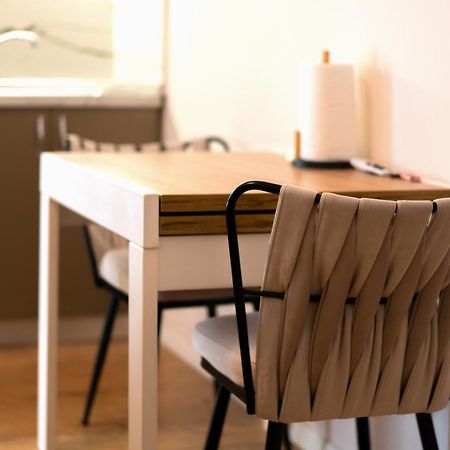 Colorful Comfy Condo Central تيرانا المظهر الخارجي الصورة