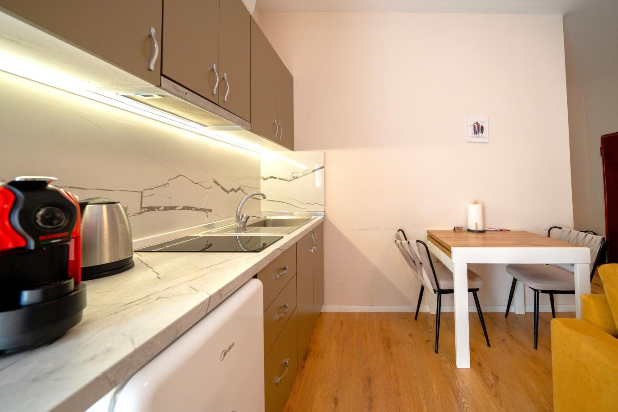 Colorful Comfy Condo Central تيرانا المظهر الخارجي الصورة
