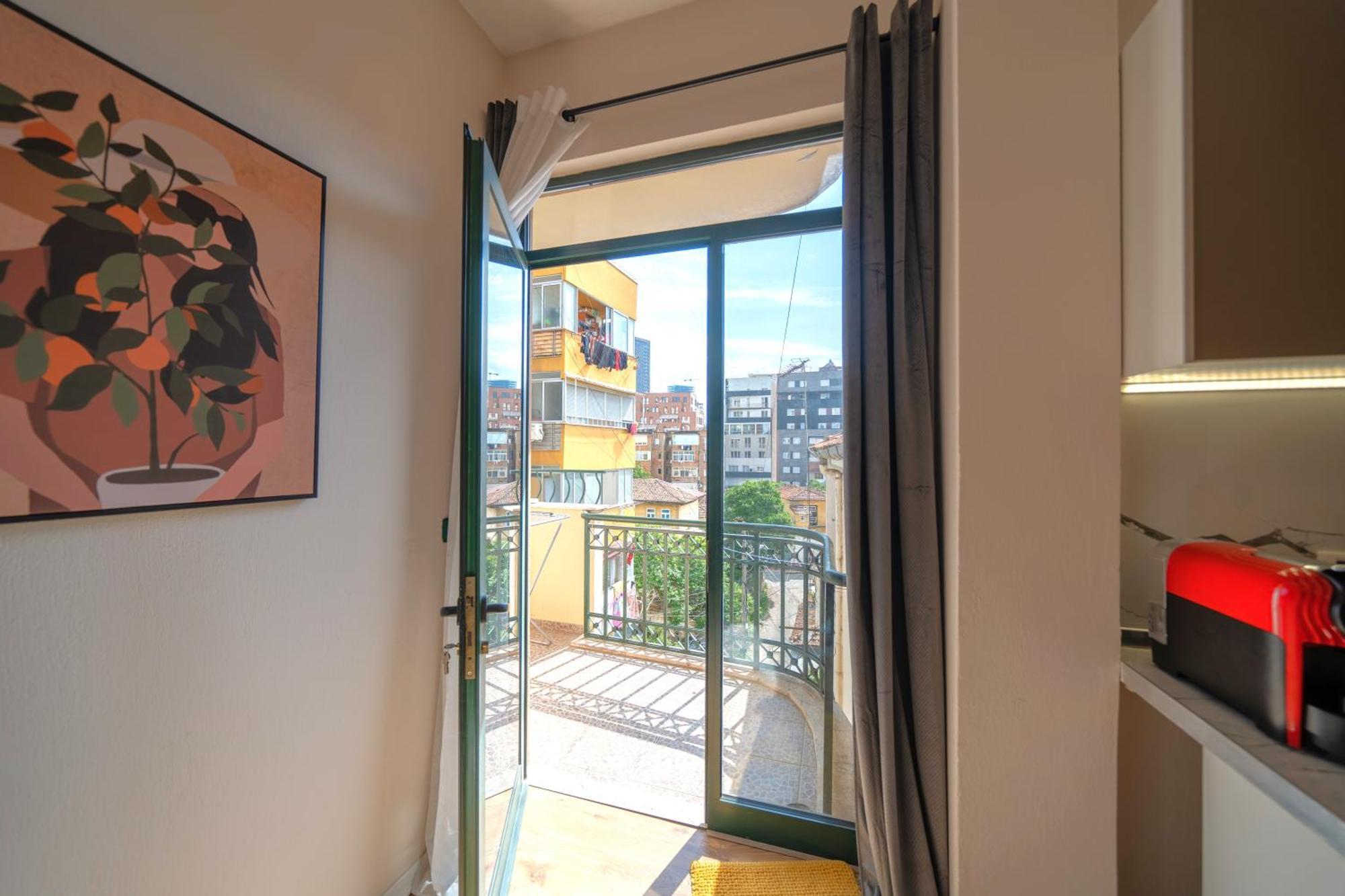 Colorful Comfy Condo Central تيرانا المظهر الخارجي الصورة